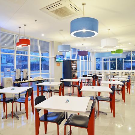Pop! Hotel Kemang Jakarta Exterior foto