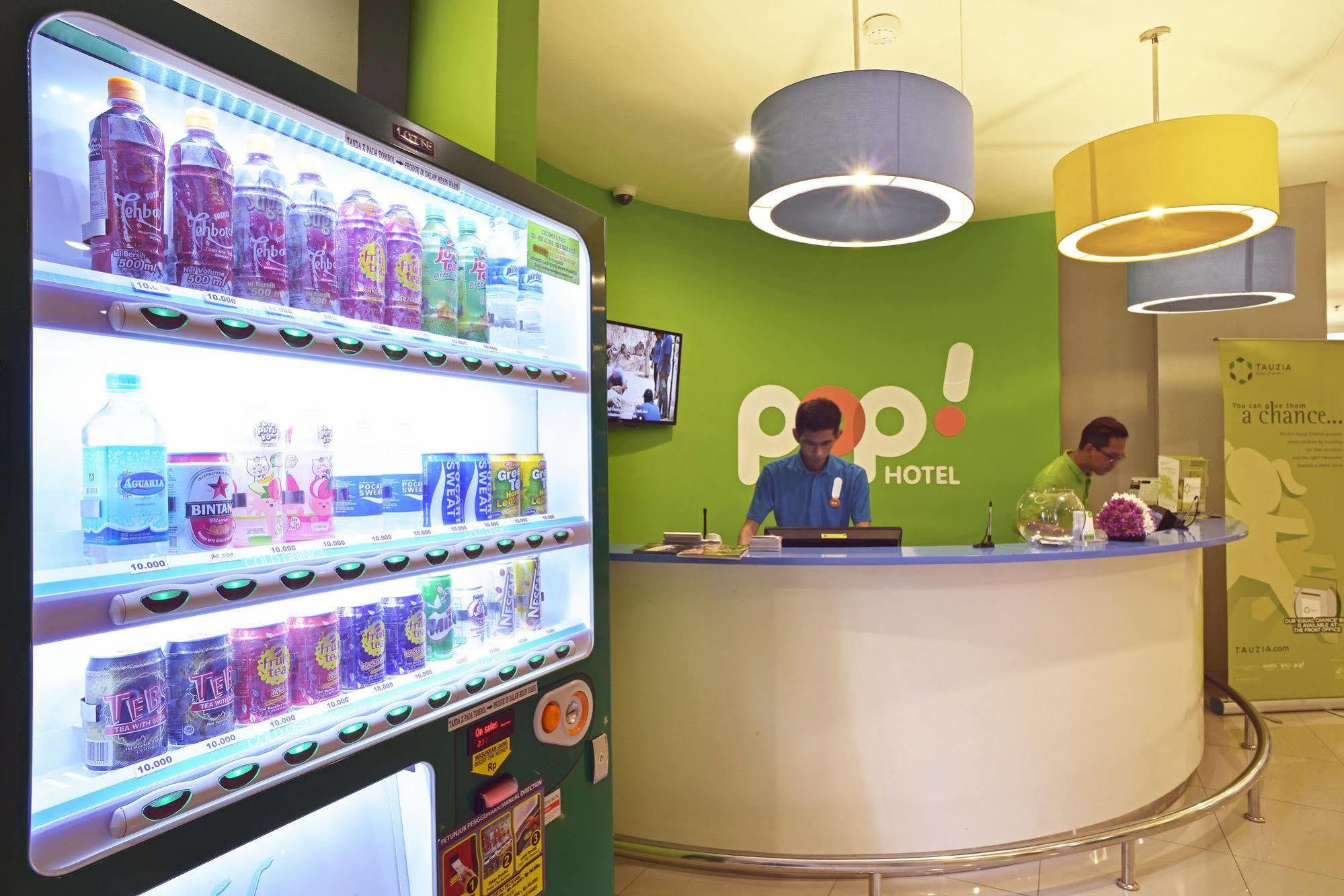 Pop! Hotel Kemang Jakarta Exterior foto