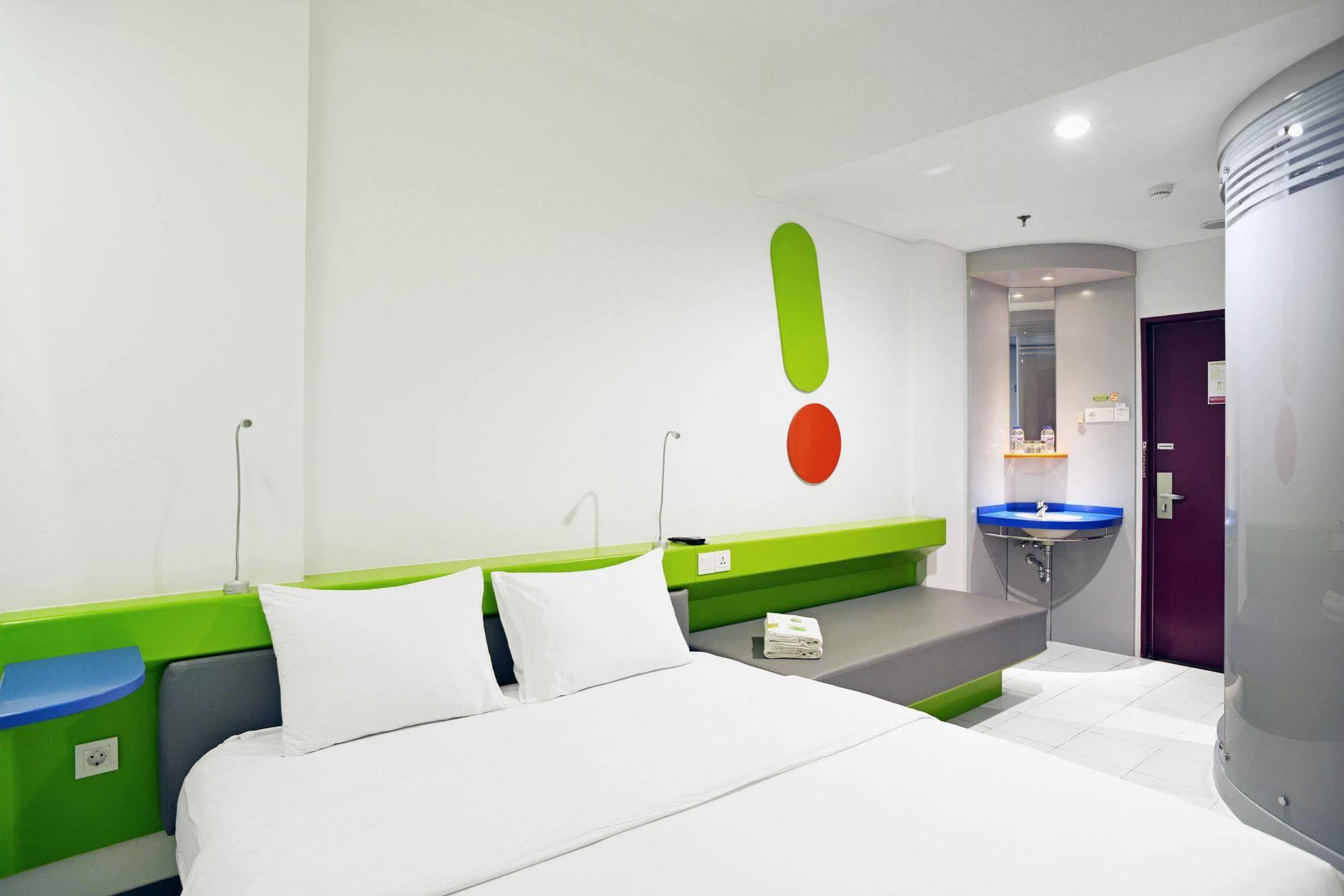 Pop! Hotel Kemang Jakarta Exterior foto