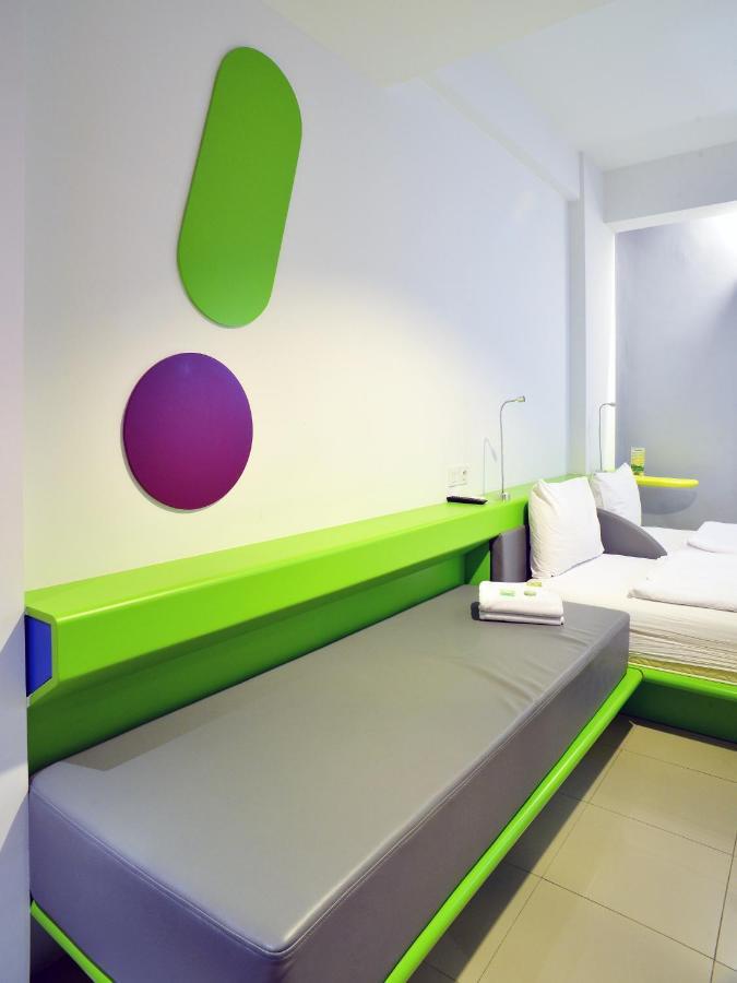 Pop! Hotel Kemang Jakarta Exterior foto